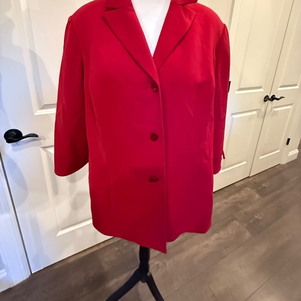 Le Suit Women's Vibrant red jacket
